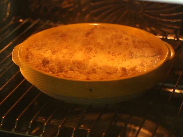 Izjemno hrustljav in topljiv jabolčno-hruškov drobljenec - Priprava korak 4