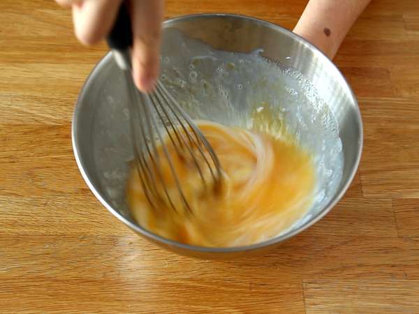 Treba je poskusiti marmorirane Madeleines! - Priprava korak 1