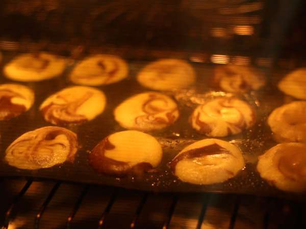 Treba je poskusiti marmorirane Madeleines! - Priprava korak 6