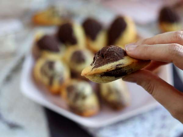 Treba je poskusiti marmorirane Madeleines! - Priprava korak 7