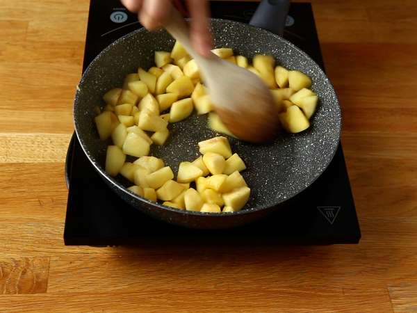 Super enostavno jabolčno drobljenje - Priprava korak 2