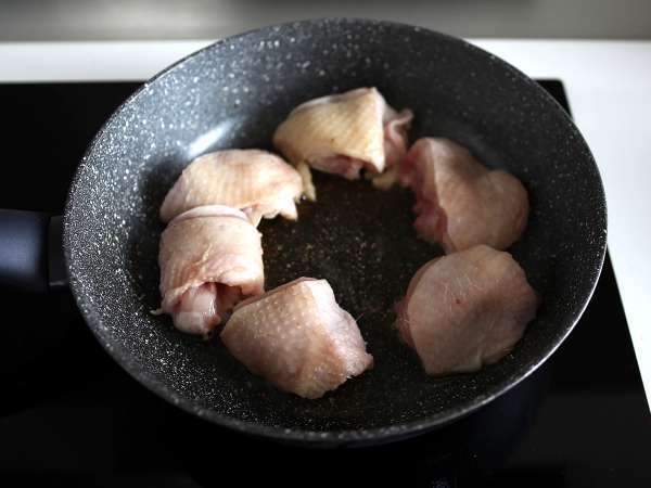 Piščanec s kremno špinačno in gobovo omako - Priprava korak 1