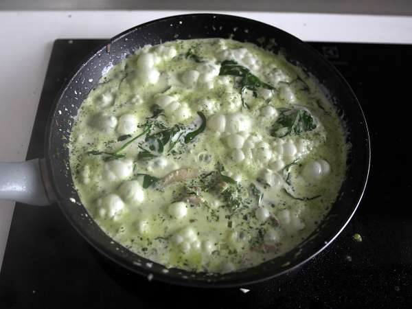 Piščanec s kremno špinačno in gobovo omako - Priprava korak 2