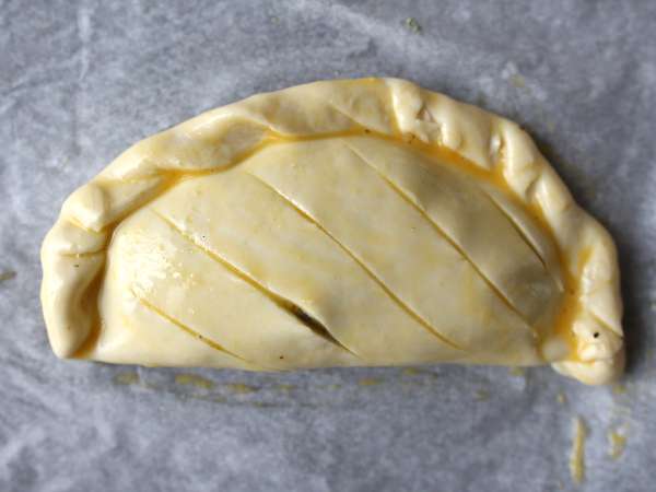 Turnoveri, polnjeni z gobami in špinačo - Priprava korak 5