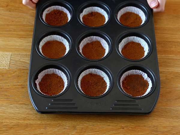 Sirovi kolači brez pečenja s piškoti speculoos - Priprava korak 2