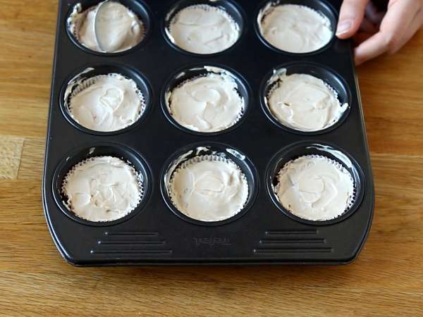 Sirovi kolači brez pečenja s piškoti speculoos - Priprava korak 4