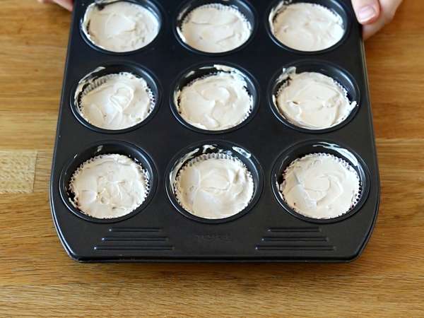 Sirovi kolači brez pečenja s piškoti speculoos - Priprava korak 5