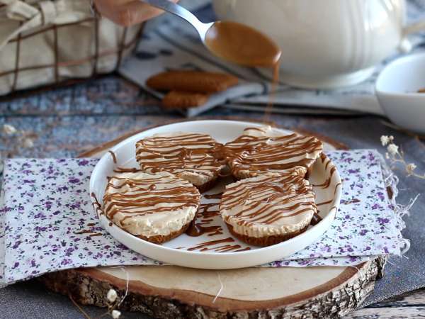 Sirovi kolači brez pečenja s piškoti speculoos - Priprava korak 6