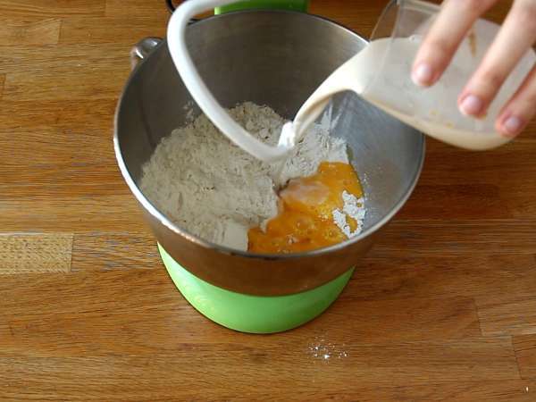 Izjemno mehki srčni kruhki za valentinovo - Priprava korak 2