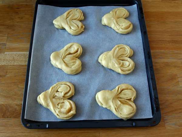 Izjemno mehki srčni kruhki za valentinovo - Priprava korak 10