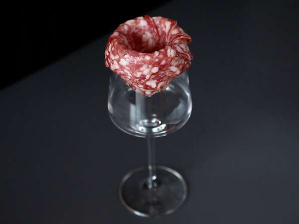 Kako pripraviti krožnik z ocvirki? Zložite ga v obliko vrtnice! - Priprava korak 2