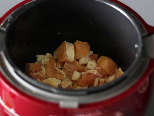 Ekspresni piščanec Basquaise v restavraciji Cookeo - Priprava korak 2