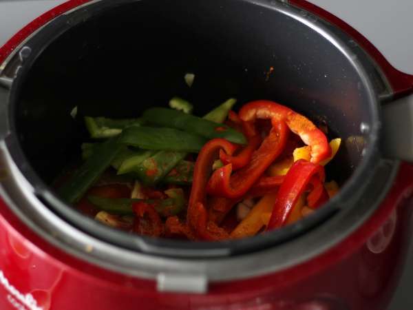 Ekspresni piščanec Basquaise v restavraciji Cookeo - Priprava korak 3