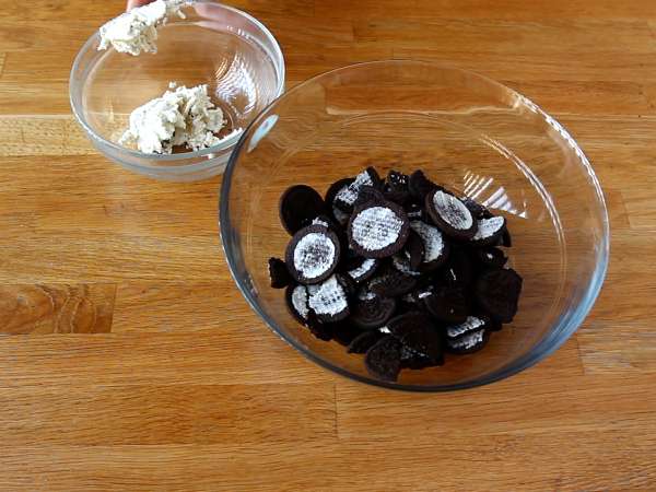 Torta Oreo iz samo 3 sestavin, pripravljena v 6 minutah v mikrovalovni pečici! - Priprava korak 1