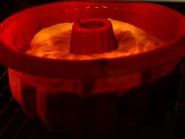 Velikonočna torta Bundt z limono in belo čokolado - Priprava korak 5