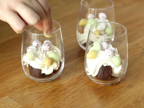 Velikonočni brownie in stepena smetana verrines - Priprava korak 5