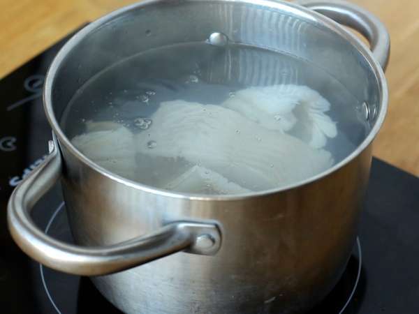 Bacalhau à Brás, enostaven in okusen tradicionalni portugalski recept - Priprava korak 1