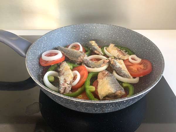 Enostavna in poceni enolončnica iz sardel - Priprava korak 1