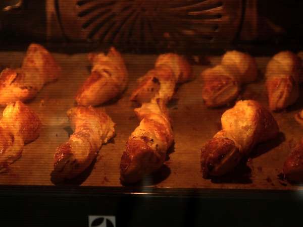 Zavitki iz listnatega testa s sirom in peteršiljem: obvezen del aperitiva - Priprava korak 5