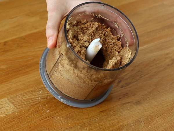 Izjemno gurmanski cheesecake v slogu Snickersa - Priprava korak 1