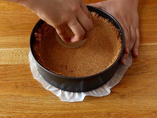 Izjemno gurmanski cheesecake v slogu Snickersa - Priprava korak 2