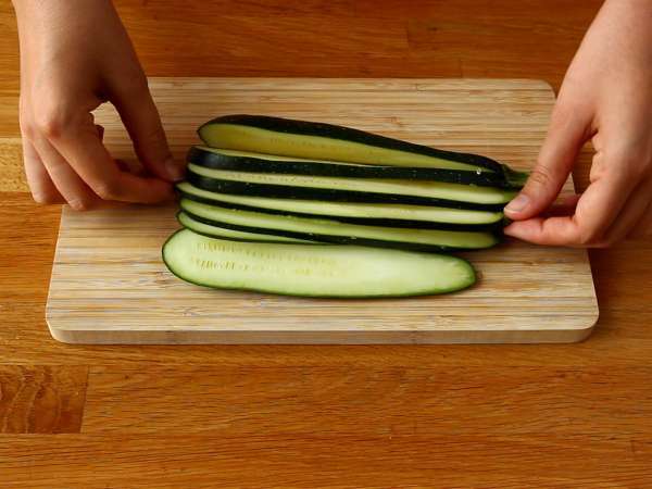 Pečeni bučkini zvitki s šunko in sirom scamorza - Priprava korak 1