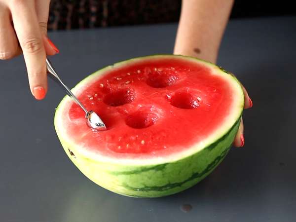 Arbuzni frosé: super osvežilni koktajl granita z roséjem! - Priprava korak 1