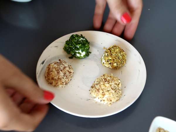 Mesne kroglice iz rikote za aperitiv! - Priprava korak 3