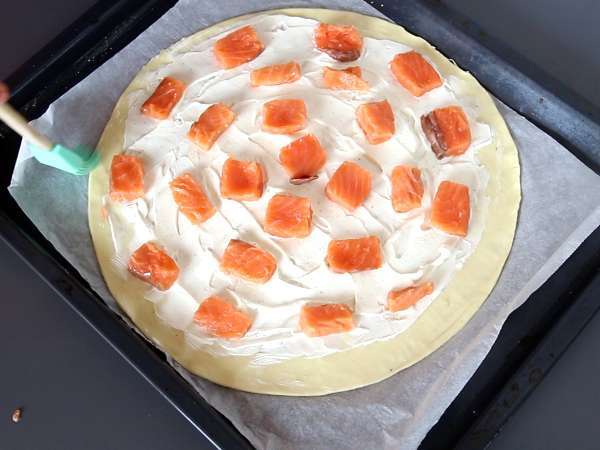 Listnato pecivo z lososom in slanino, kot nalašč za prigrizek ob aperitivu. - Priprava korak 3