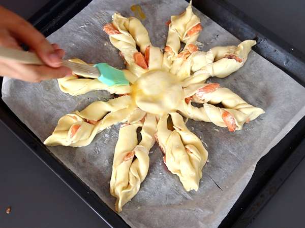 Listnato pecivo z lososom in slanino, kot nalašč za prigrizek ob aperitivu. - Priprava korak 6