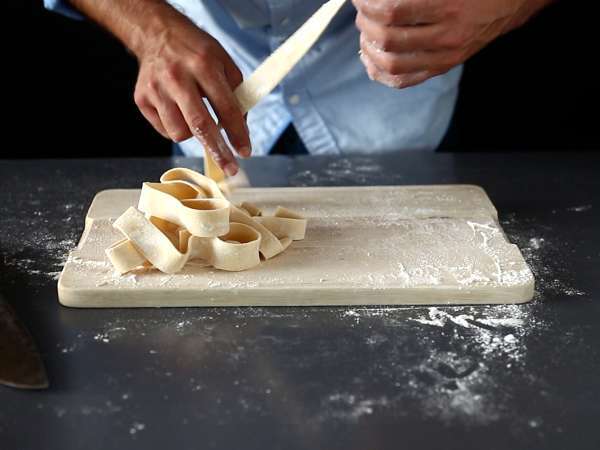 Domači jajčni pappardelle: recept je razložen korak za korakom - Priprava korak 7