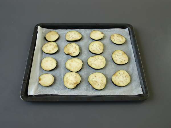 Hitro pečeni jajčevci, okusna in lahka priloga - Priprava korak 2