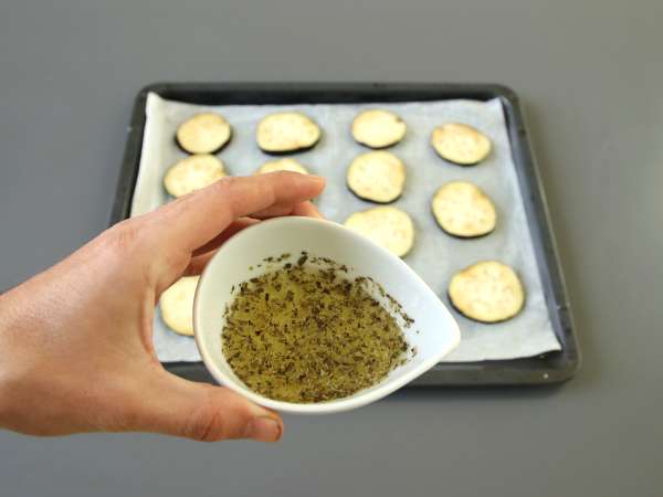 Hitro pečeni jajčevci, okusna in lahka priloga - Priprava korak 3