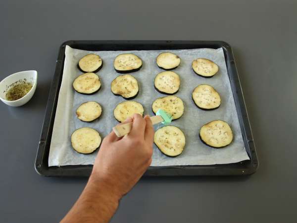 Hitro pečeni jajčevci, okusna in lahka priloga - Priprava korak 4