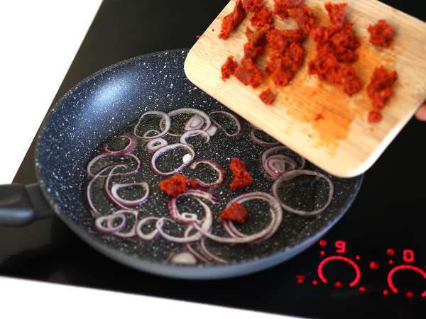 Testenine z 'Ndujo, enostavno pripravljena kalabrijska testeninska jed - Priprava korak 2