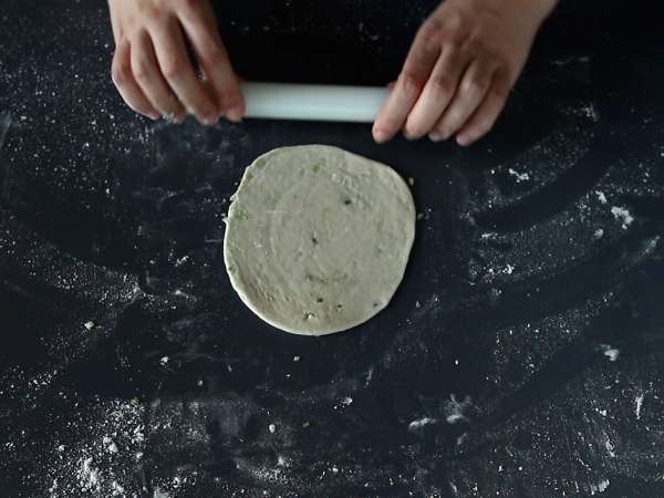 Kitajske palačinke z zeleno čebulo - Scallion palačinke - Priprava korak 4