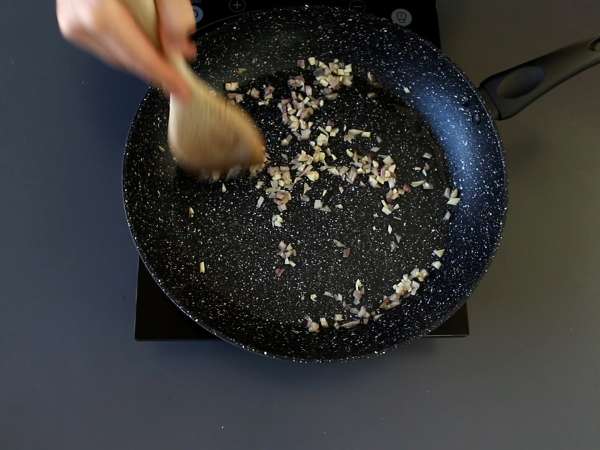 Nasi goreng, indonezijska riževa jed - Priprava korak 3