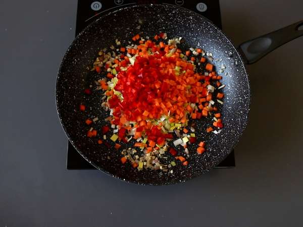 Nasi goreng, indonezijska riževa jed - Priprava korak 4