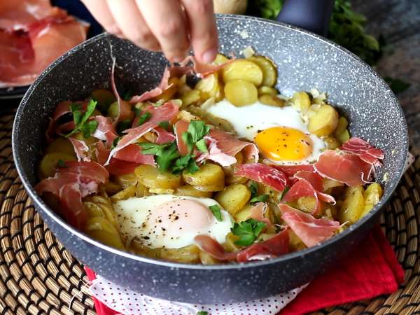Huevos rotos, izjemno enostaven španski recept na osnovi krompirja in jajc - Priprava korak 5