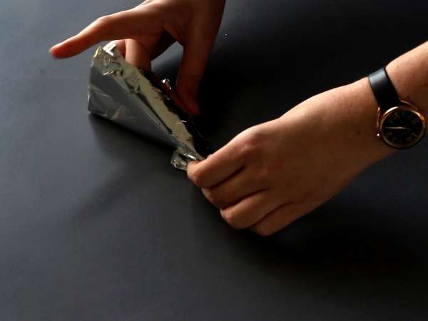 Prikupno korenje iz listnatega testa za velikonočni aperitiv: kozji sir in suhi paradižniki - Priprava korak 2