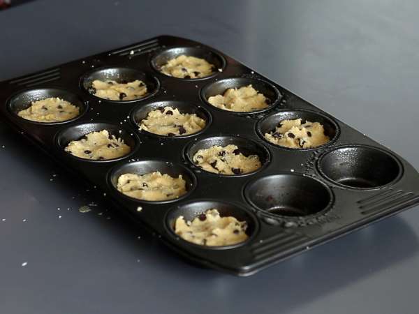 Piškotki, preliti s čokoladnim ganachejem, v slogu korenčkovega lonca - Priprava korak 3