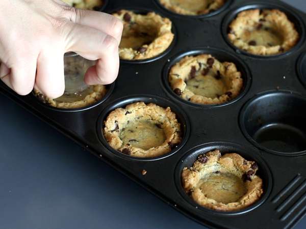 Piškotki, preliti s čokoladnim ganachejem, v slogu korenčkovega lonca - Priprava korak 4