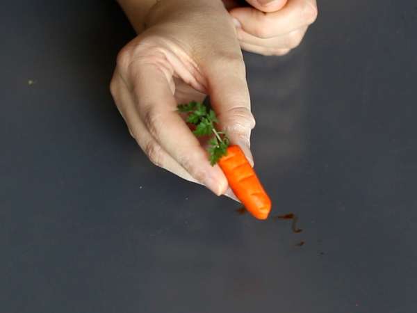 Piškotki, preliti s čokoladnim ganachejem, v slogu korenčkovega lonca - Priprava korak 5