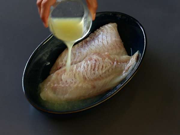 Kuhan morski list s kokosovim mlekom - ribja jed, ki jo boste vzljubili - Priprava korak 1