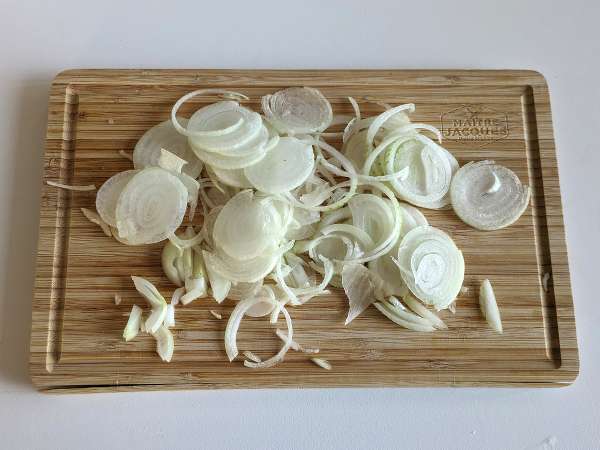 Čebulna omleta, okusen in enostaven za pripravo recept - Priprava korak 1