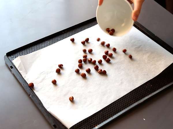 Datljeve energijske kroglice s sredico iz arašidovega masla - Priprava korak 1