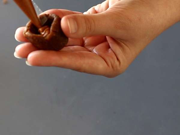 Datljeve energijske kroglice s sredico iz arašidovega masla - Priprava korak 4