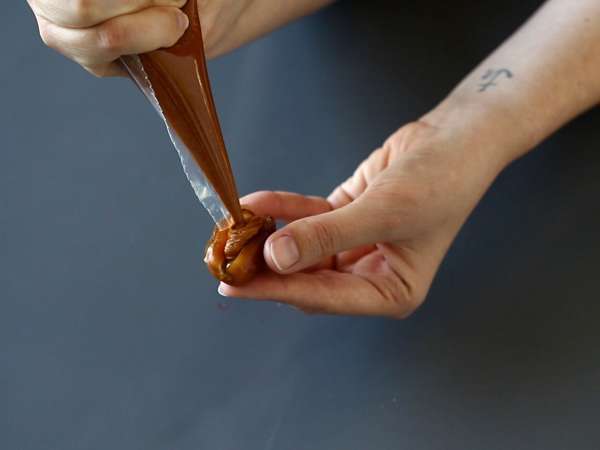 Domači Snickers: datlji, arašidi in čokolada - zdrav prigrizek brez dodanega sladkorja - Priprava korak 2