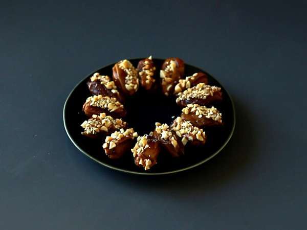 Domači Snickers: datlji, arašidi in čokolada - zdrav prigrizek brez dodanega sladkorja - Priprava korak 4