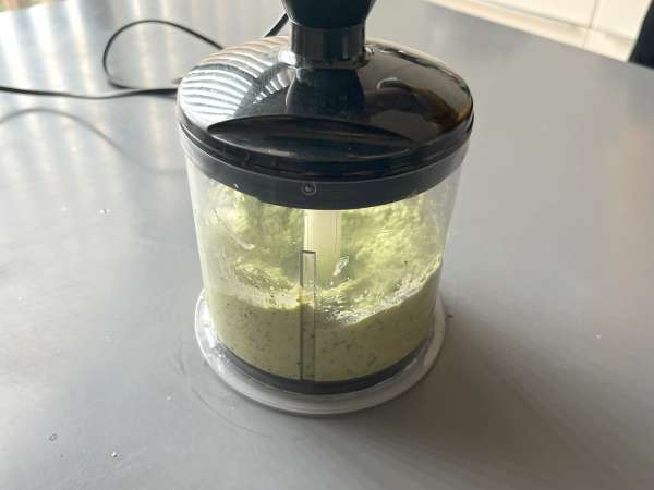 Pesto iz bučk, hiter in okusen recept brez kuhanja - Priprava korak 4